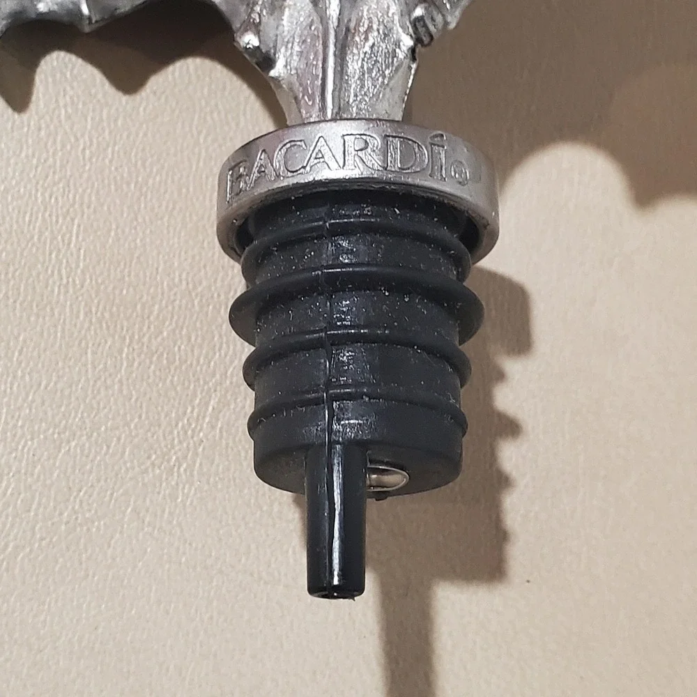 Bacardi Rum Bat Logo Metal Bottle Pourer Spout Silver Pewter Style Barware